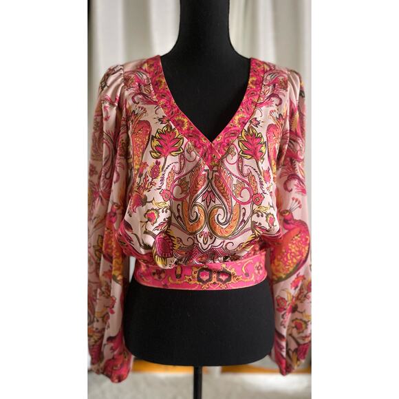 A. Peach Paisley V-neck Blouse Peekaboo Back Size Medium - Picture 1 of 5